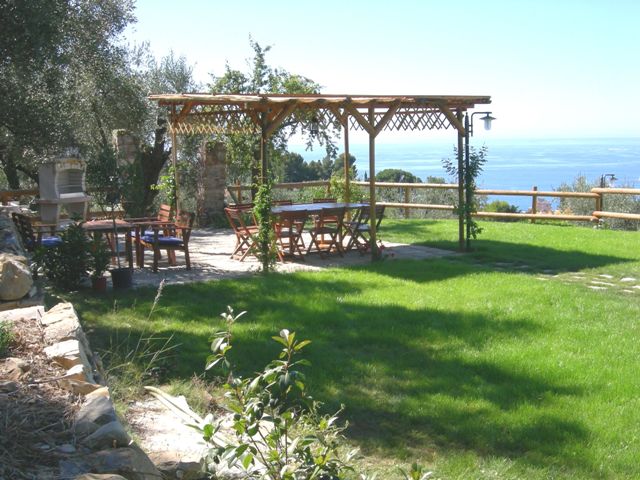 Panoramic garden with an outstanding view on the bay of Imperia